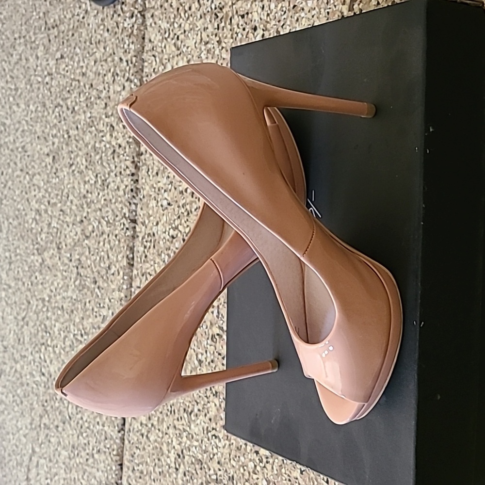Kenneth cole nude blush patent peeptoe heels